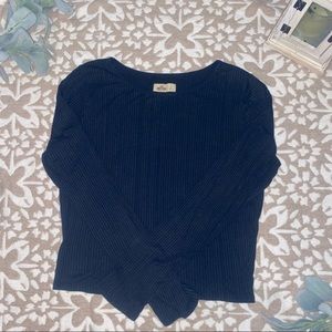 Hollister long sleeve crop top.